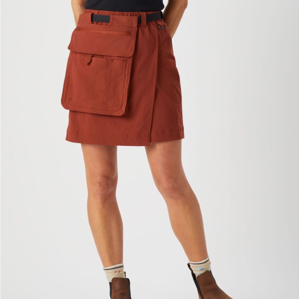 Duluth Trading Co Heirloom Garden Skort with belt bag, in Henna